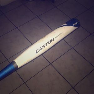 30” Easton fast pitch bat